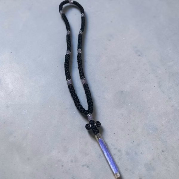 photo_2026-09-09_11-31-11 Black 100-knot satin komboksini with violet-pearl colored beads and a violet tassel.